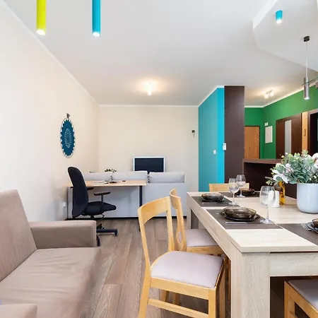 Szafrana With Parking By Renters