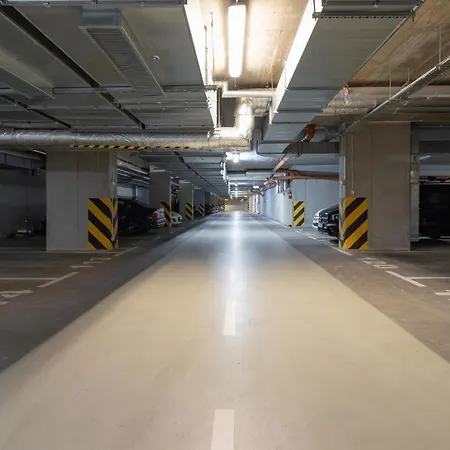 Szafrana With Parking By Renters *